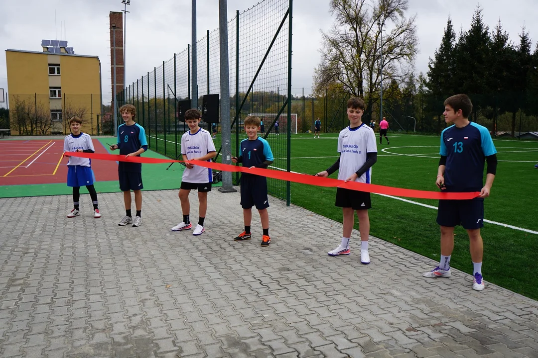 Nowe boiska w Lesku oficjalnie otwarte