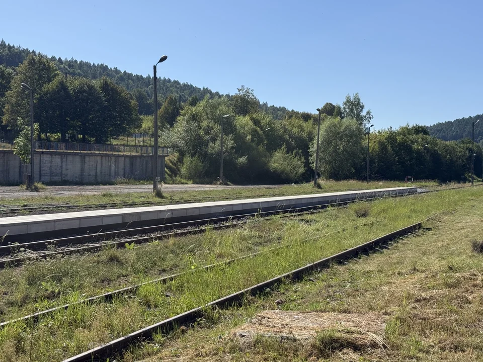Peron na stacji w Ustrzykach Dolnych