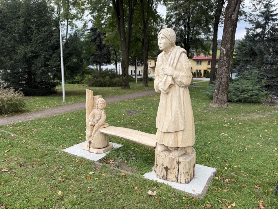 Nowe rzeźby w Baligrodzie