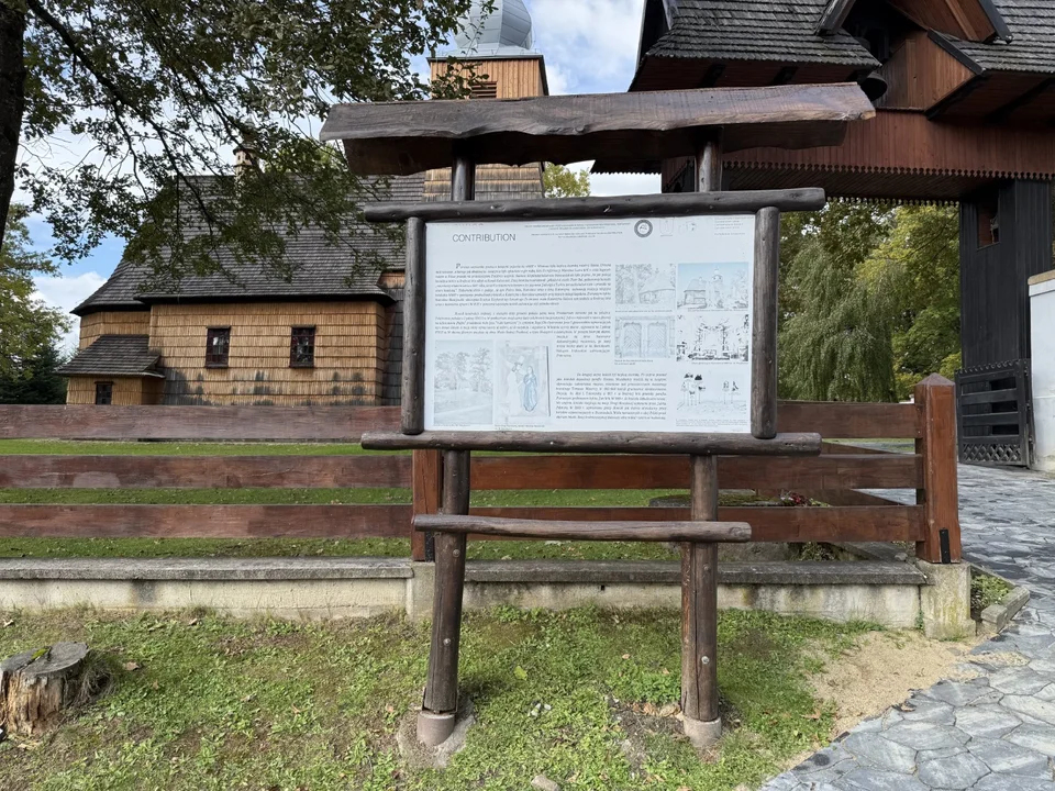 Drewniany kościół w Średniej Wsi