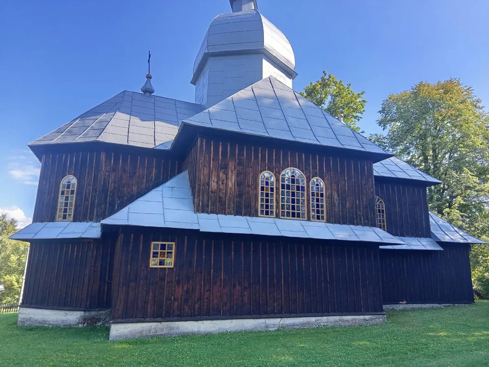 Drewniana bryła świątyni